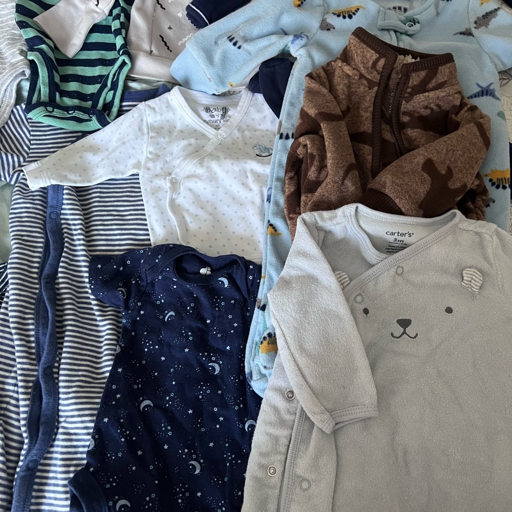 Bags of baby clothes (boy/ neutral)